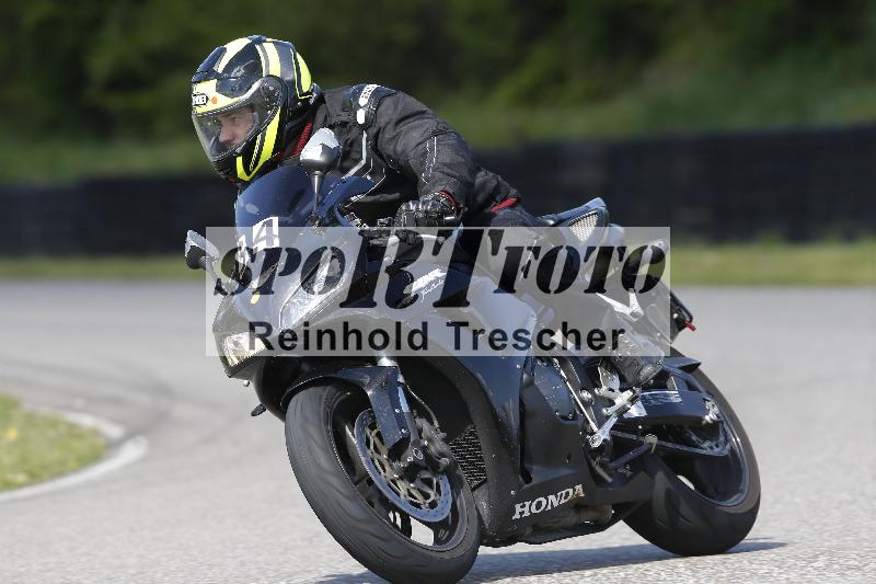 /Archiv-2025/09 22.04.2025 Cornu Master School ADR/rot-rouge/34